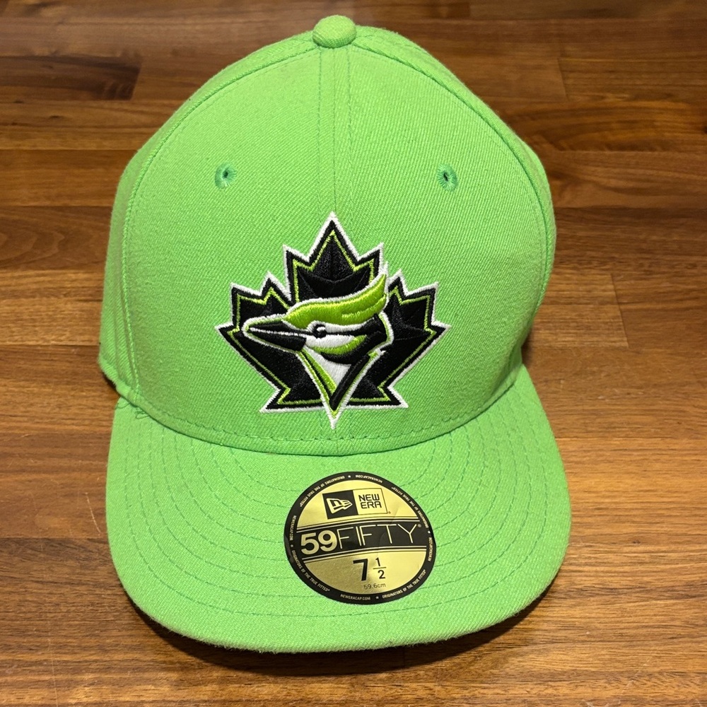 NEW ERA 59FIFTY Bright Lime Green Fitted Cap with Embroidered Blue Jays Logo